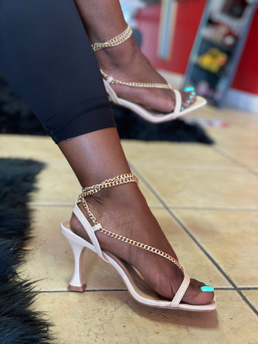Short mid heels with chain